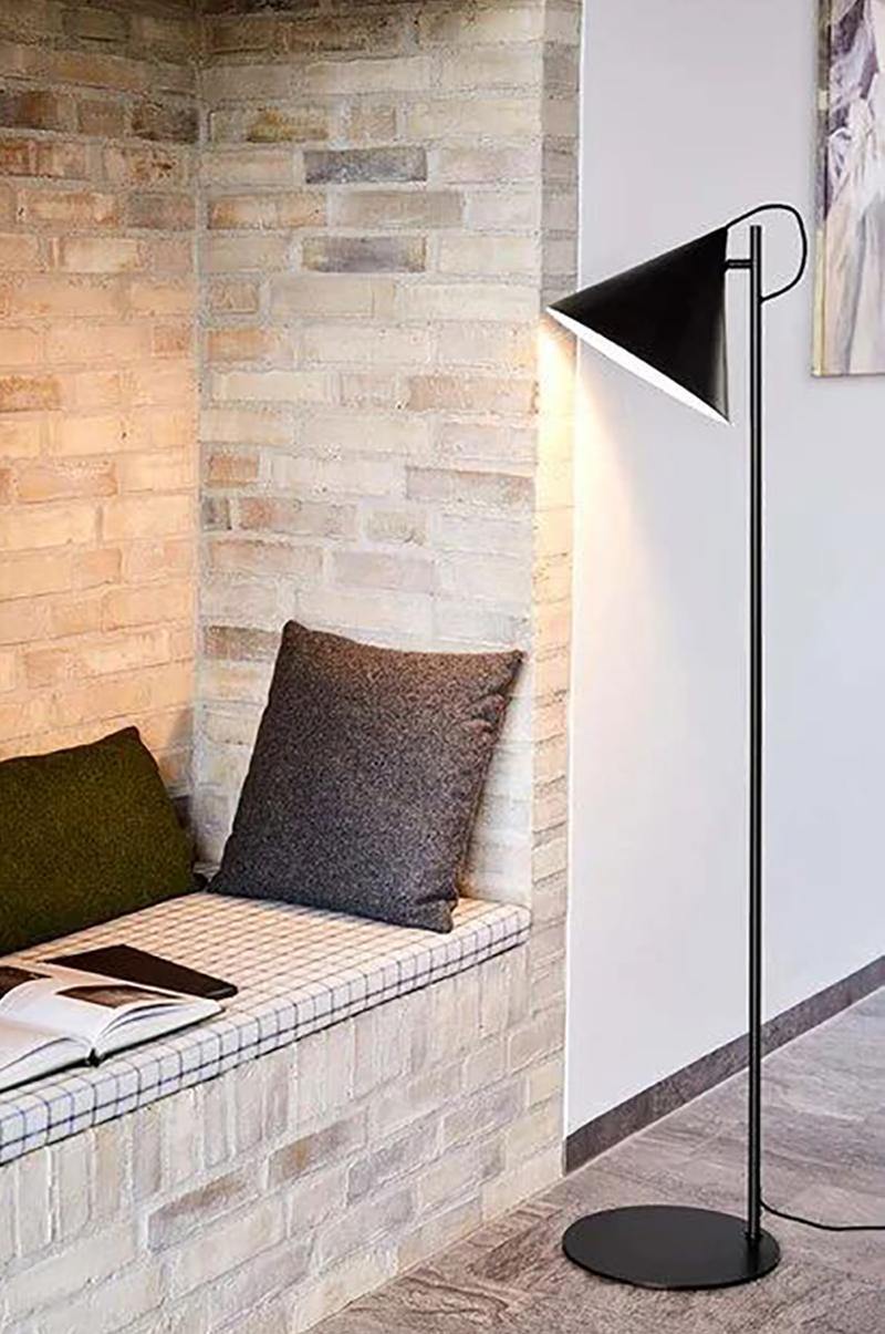 为学习和办公提供照明的落地灯 为学习和办公提供照明的落地灯